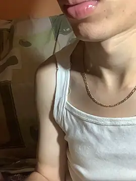 MiroKari2 Adlı Modelin Canlı XXX Sohbeti
