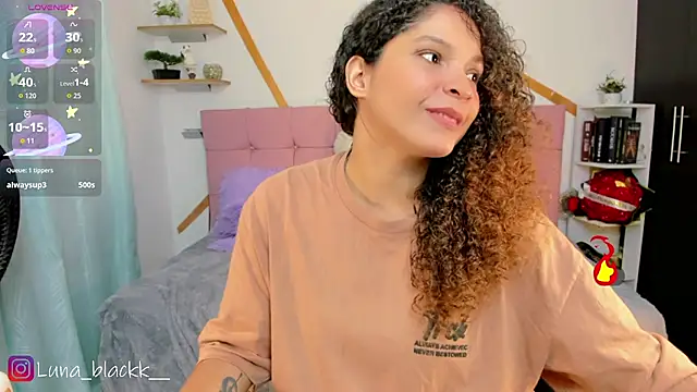Chat +18 de Luna_blackk ao vivo