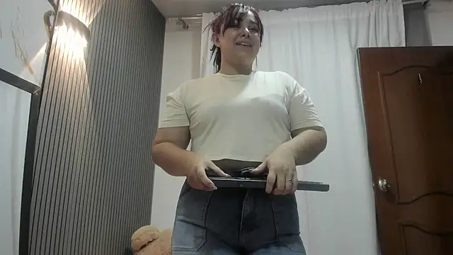 צ'אט XXX בשידור חי של Alicee_Sw