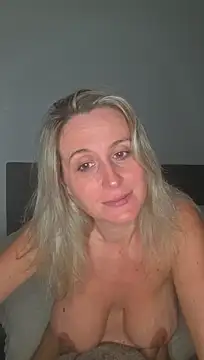 Malicia-hot Adlı Modelin Canlı XXX Sohbeti