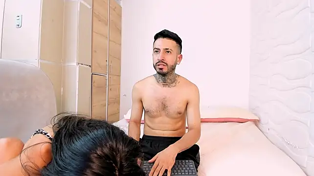 StevenAndLaura Adlı Modelin Canlı XXX Sohbeti