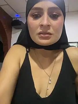 aisha_k Adlı Modelin Canlı XXX Sohbeti