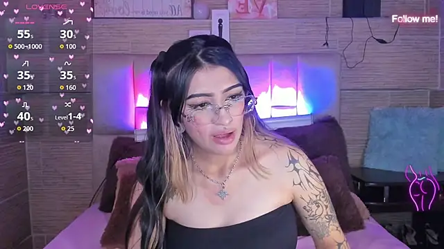 XXX chat uživo modela mia_devine_