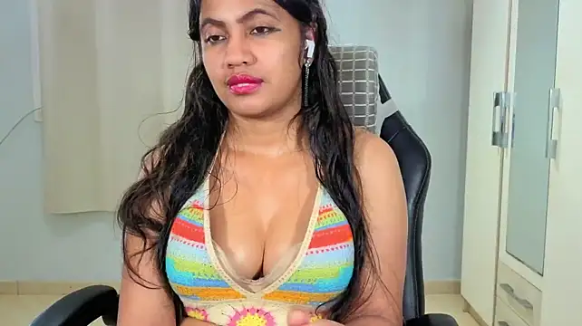 Chat +18 de FannyXhot ao vivo