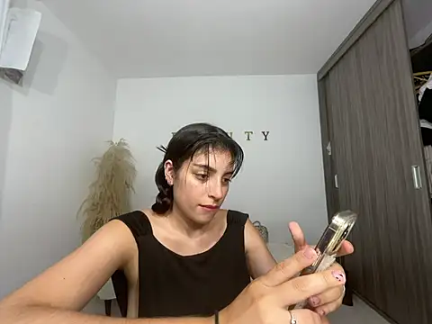 Chat +18 de dakota_le ao vivo