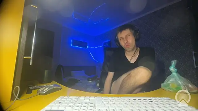 Aki-Laky XXX чат на живо