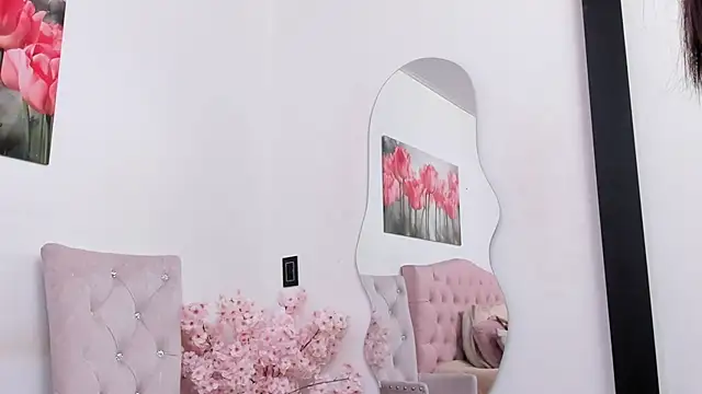 pinky_f00x's Live XXX Chat