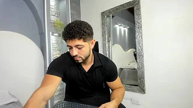دردشة Thiago_moretti الجنسية المباشرة