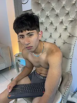 AndyJustgame_ Live XXX Chat