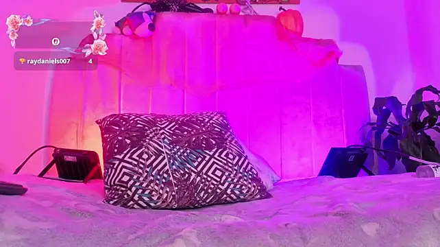 Emilly-hall Chat XXX live