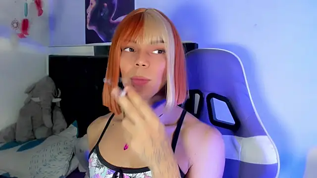 _yini_ élő XXX-chatje