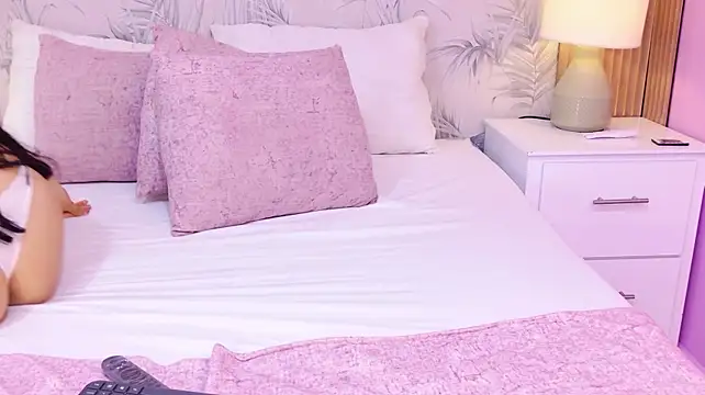 Chatroom XXX en direct de MilaCherryy