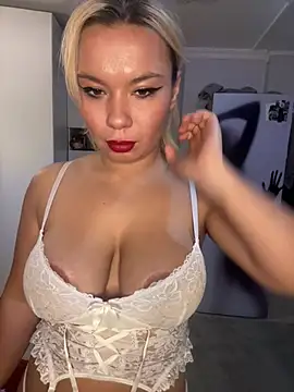 BlondeBambi's Live XXX Chat