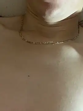 MiroKari2 Adlı Modelin Canlı XXX Sohbeti