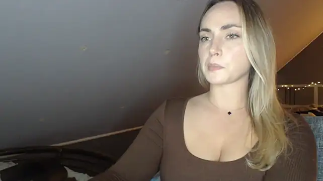 XXX chat uživo modela ScarlettSensitive