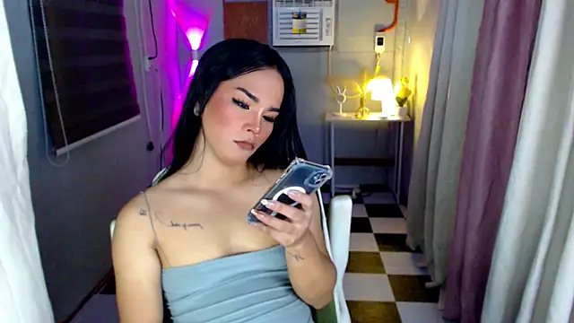 Emilda_Slut Adlı Modelin Canlı XXX Sohbeti