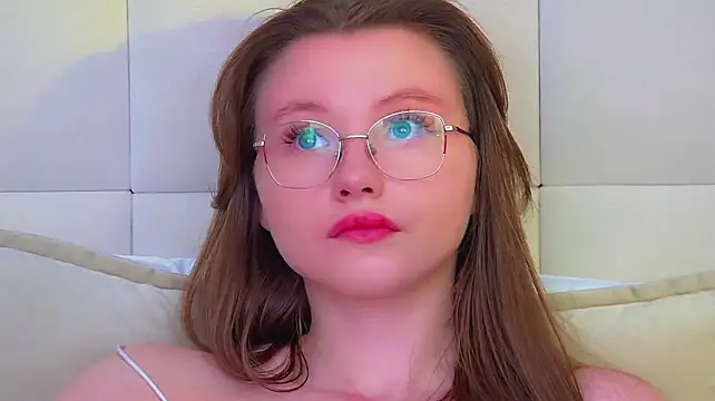 KeiraAsti Adlı Modelin Canlı XXX Sohbeti