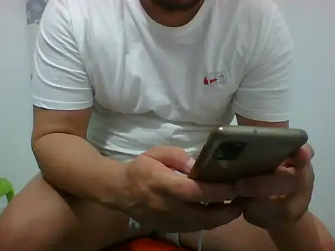 zeuspervybigcock XXX чат на живо