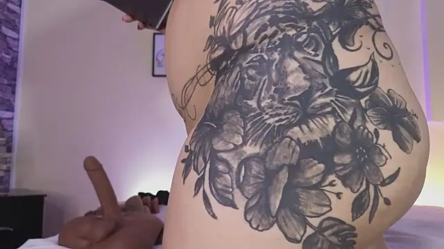 XXX chat uživo modela TokyoSky