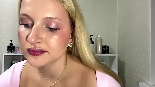 Jullyamidnes Live XXX-Chat
