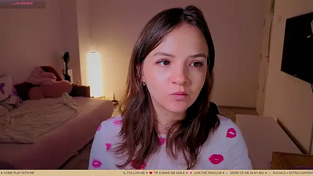 -Meowy- Adlı Modelin Canlı XXX Sohbeti