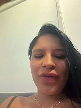 Elara_Luxe's Live XXX Chat