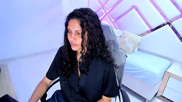 serafina_bianchi Adlı Modelin Canlı XXX Sohbeti