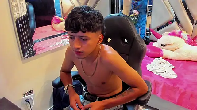 Chat +18 de Mr_Dylan1 ao vivo