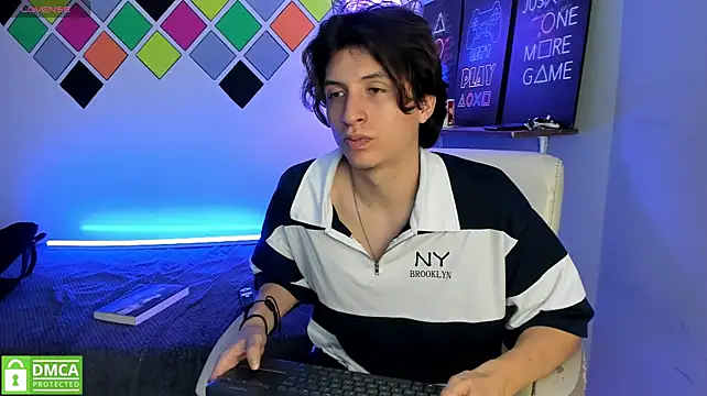Marcoviolet live XXX chat
