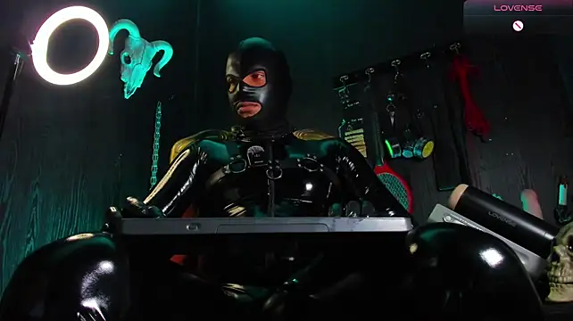 Živý XXX chat Master_Connor_BDSM