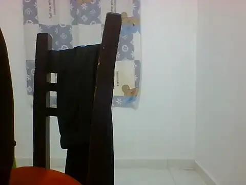 zeuspervybigcock's Live XXX Chat