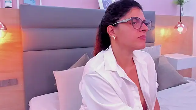 indira_mab's Live XXX Chat