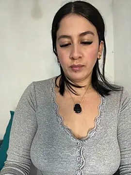 laqueqn Live XXX chat