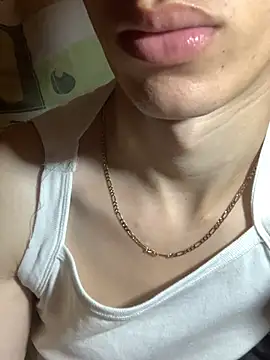 MiroKari2 Adlı Modelin Canlı XXX Sohbeti