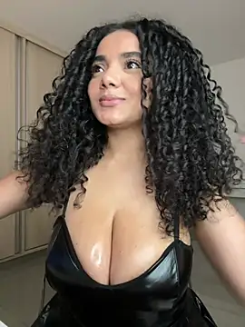 Curlyierr Chat XXX live
