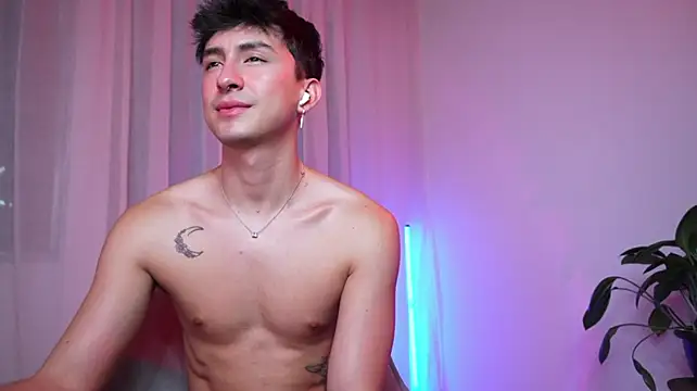 צ'אט XXX בשידור חי של sweettaaron01