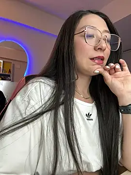 Iam_mariannee Adlı Modelin Canlı XXX Sohbeti
