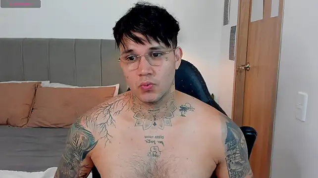 XXX chat uživo modela im_deymon