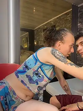 RoyalSexx_ Adlı Modelin Canlı XXX Sohbeti