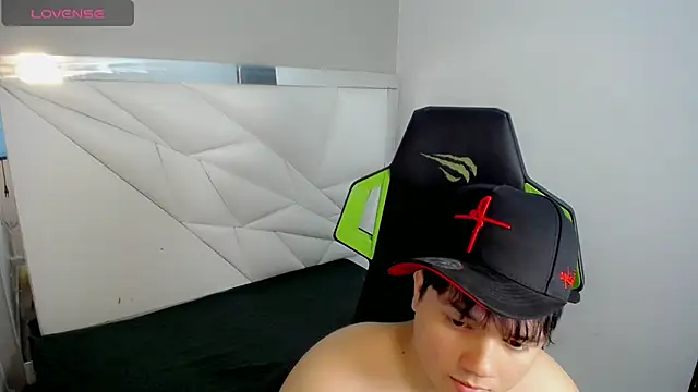 Czat XXX na żywo – Tommy_cotton