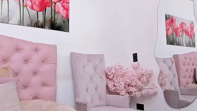 pinky_f00x's Live XXX Chat