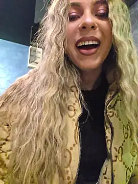 AylinRoseeのライブXXXチャット