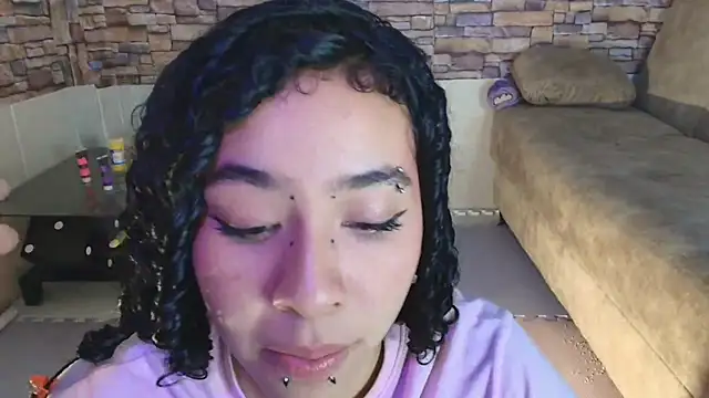 Dhalila_ লাইভ XXX চ্যাট