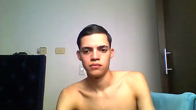 Latinos_2001 Adlı Modelin Canlı XXX Sohbeti