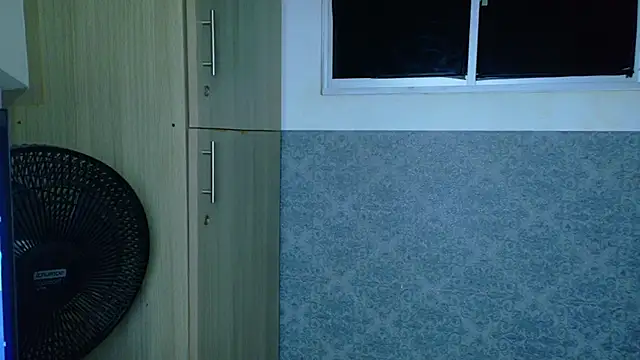 XXX chat uživo modela Harleyy_Queen