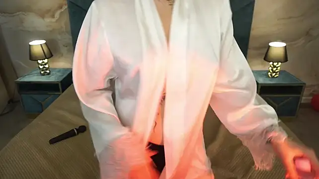 NikkiGoldSide's Live XXX Chat