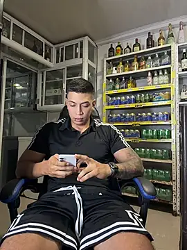 OliverWest04 live XXX chat
