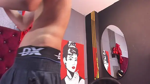 XXX chat uživo modela MikeHunteer