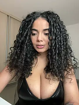 Chat +18 de Curlyierr ao vivo