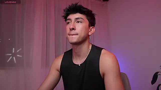 Онлайн чат XXX sweettaaron01